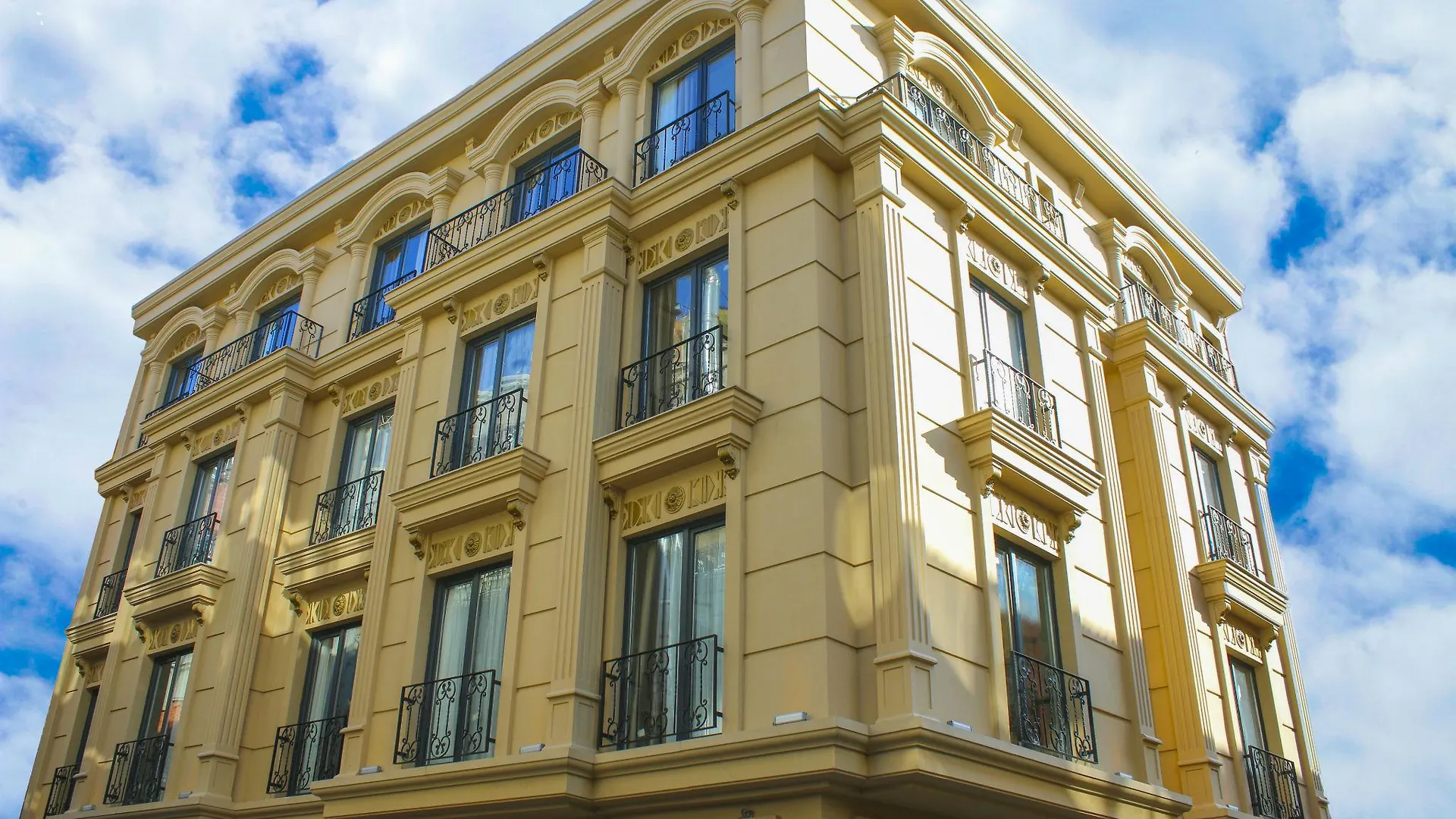 Deluxe Newport Hotel - Old City Istanbul