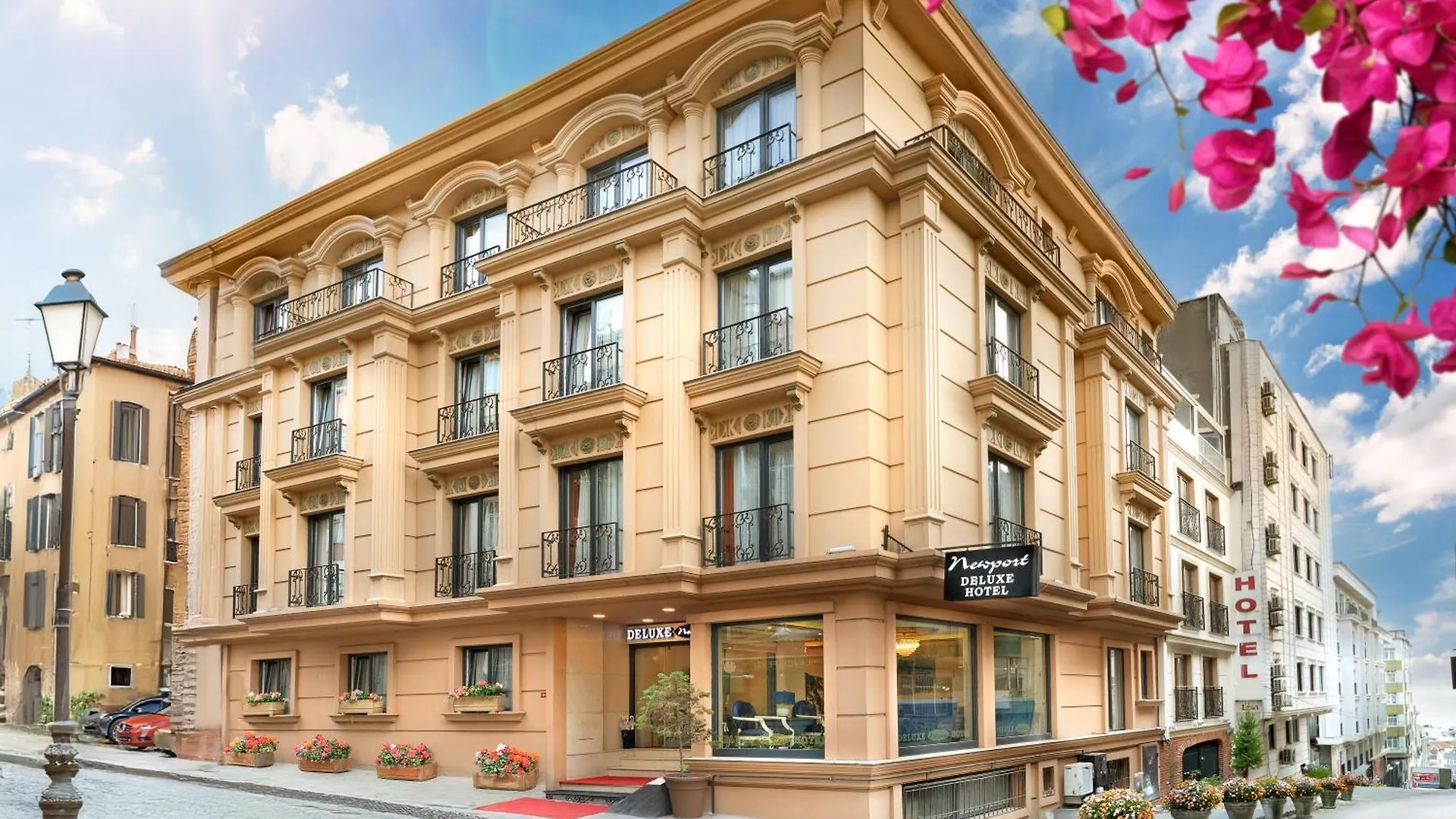 Deluxe Newport Hotel - Old City location